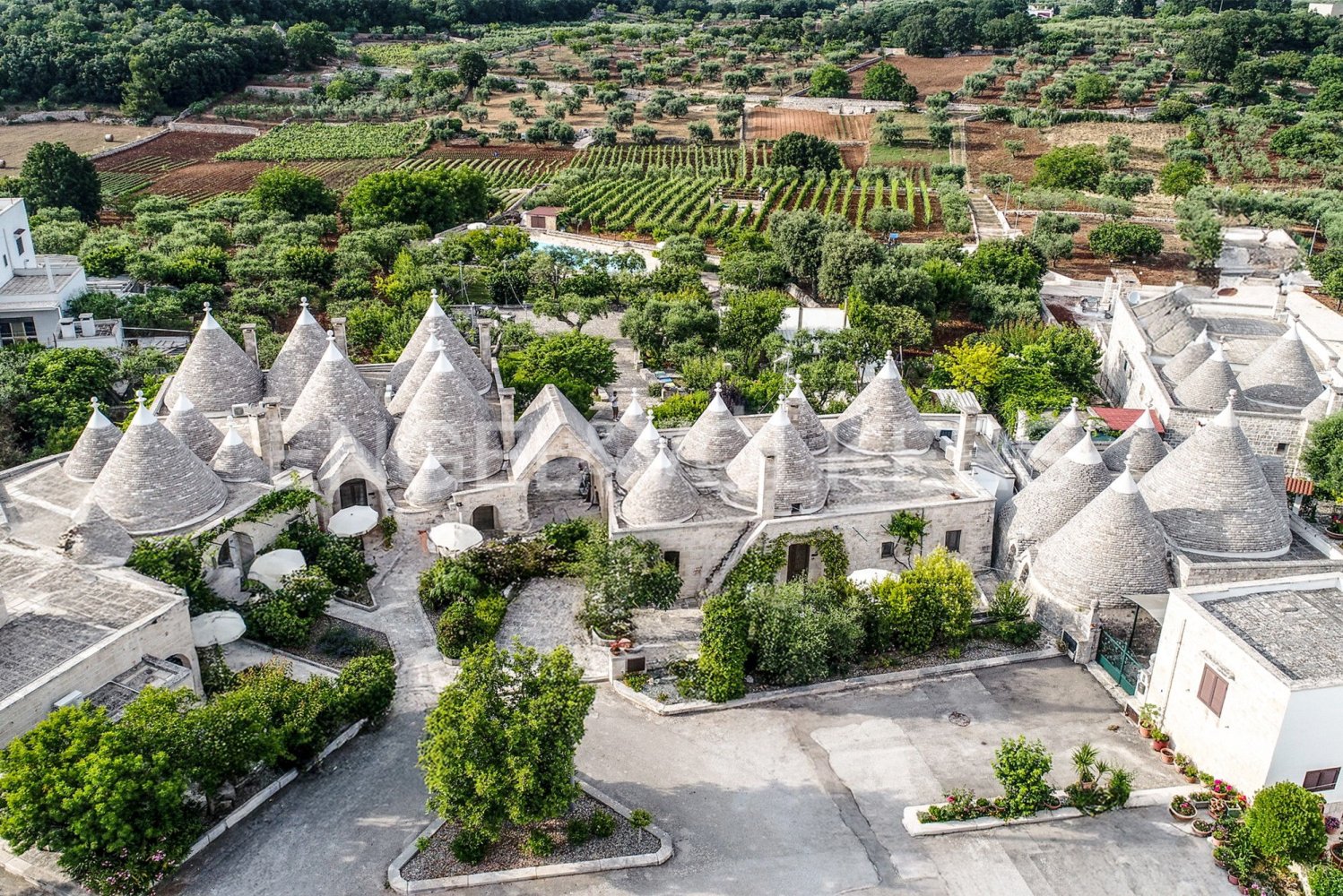 14 bedrooms Building in Locorotondo, Italy No. 126348