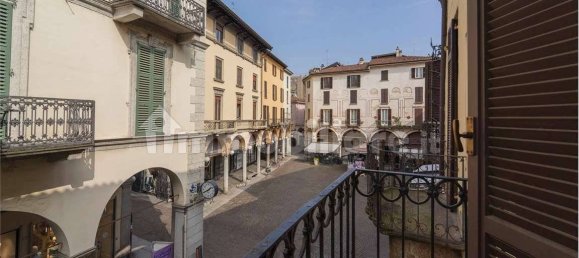 5 rooms Commercial property in Novara, Italy No. 215654 3