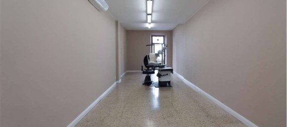5 rooms Commercial property in Novara, Italy No. 215654 9