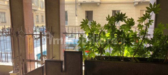 2 bedrooms Apartment in Turin, Italy No. 360322 2