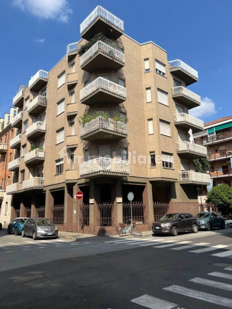 2 bedrooms Apartment in Turin, Italy No. 360322