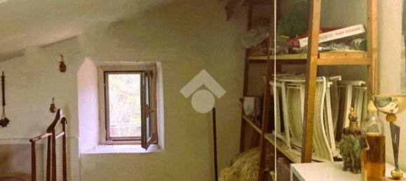 3 rooms House in Varano de' Melegari, Italy No. 54669 5