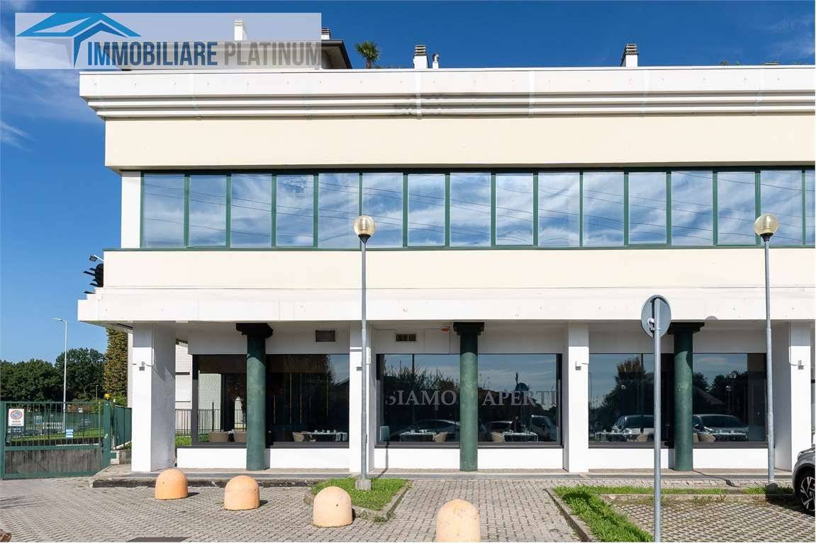 4 rooms Office in Biassono, Italy No. 310952