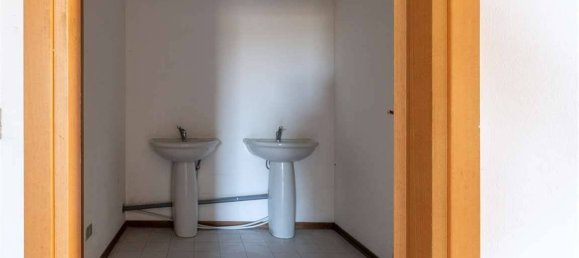 4 rooms Office in Biassono, Italy No. 310952 8
