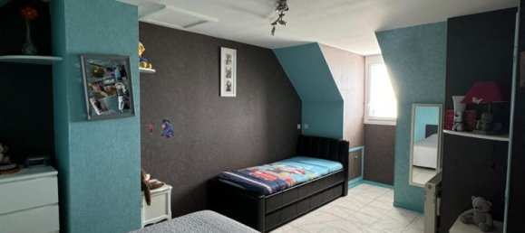 4 bedrooms House in Neuilly-en-Thelle, France No. 261181 10