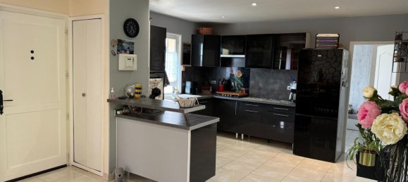 4 bedrooms House in Neuilly-en-Thelle, France No. 261181 6