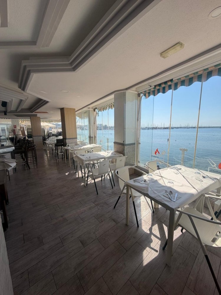 197 m² propiedad comercial en alquiler en Torrevieja, Alicante, Comunidad Valenciana, Spain № 368908