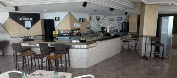 197 m² propiedad comercial en alquiler en Torrevieja, Alicante, Comunidad Valenciana, Spain № 368908 2