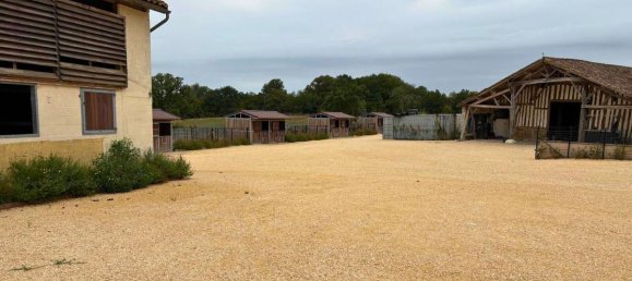 Замки и поместья с 3 спальнями в Вильнёв-сюр-Ло, Франция № 319576 7