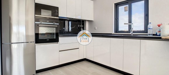 Apartamento de 2 dormitorios en Quelfes, Portugal No. 149985 2