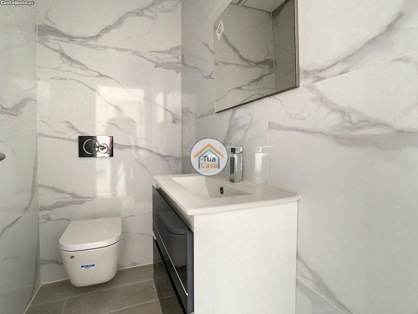 Apartamento de 2 dormitorios en Quelfes, Portugal No. 149985