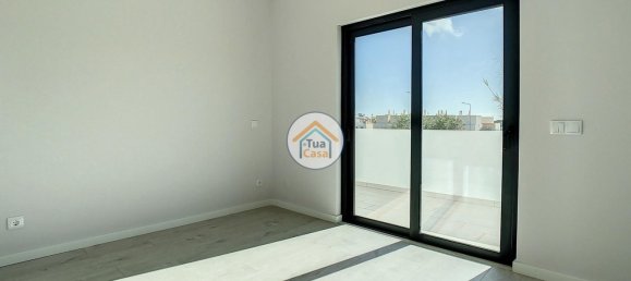 Apartamento de 2 dormitorios en Quelfes, Portugal No. 149985 10
