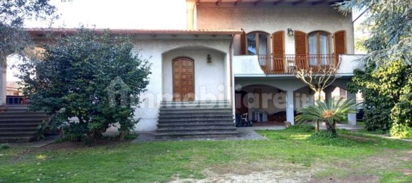 Villa de 4 dormitorios en Montignoso, Italy No. 349466 2
