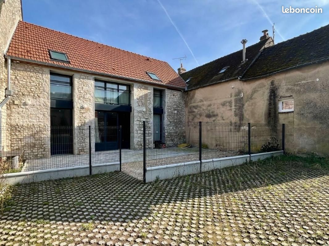 4 bedrooms House in Chateau-Landon, France No. 191568