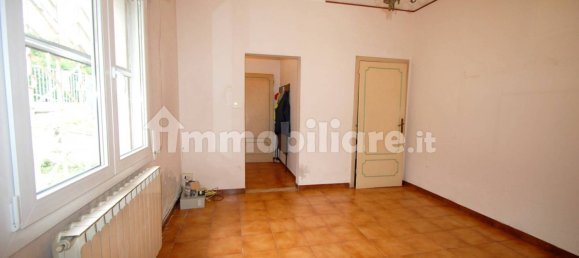 3 bedrooms House in Ferrara, Italy No. 182136 2