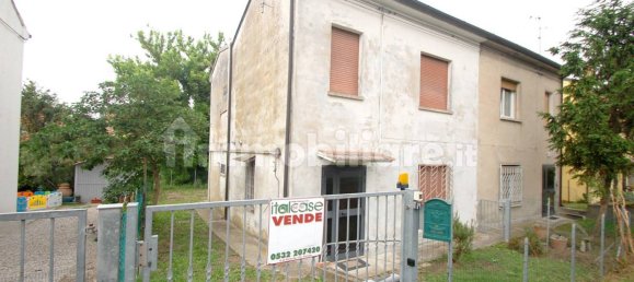 3 bedrooms House in Ferrara, Italy No. 182136 35