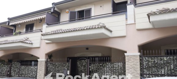 Дом с 4 комнатами в Чериньола, Италия № 140481 36