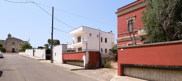 Edifício de 11 divisões em Galatone, Italy N.º 235173 4