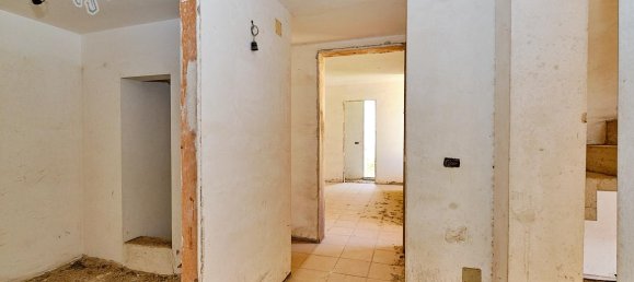 Edifício de 11 divisões em Galatone, Italy N.º 235173 34