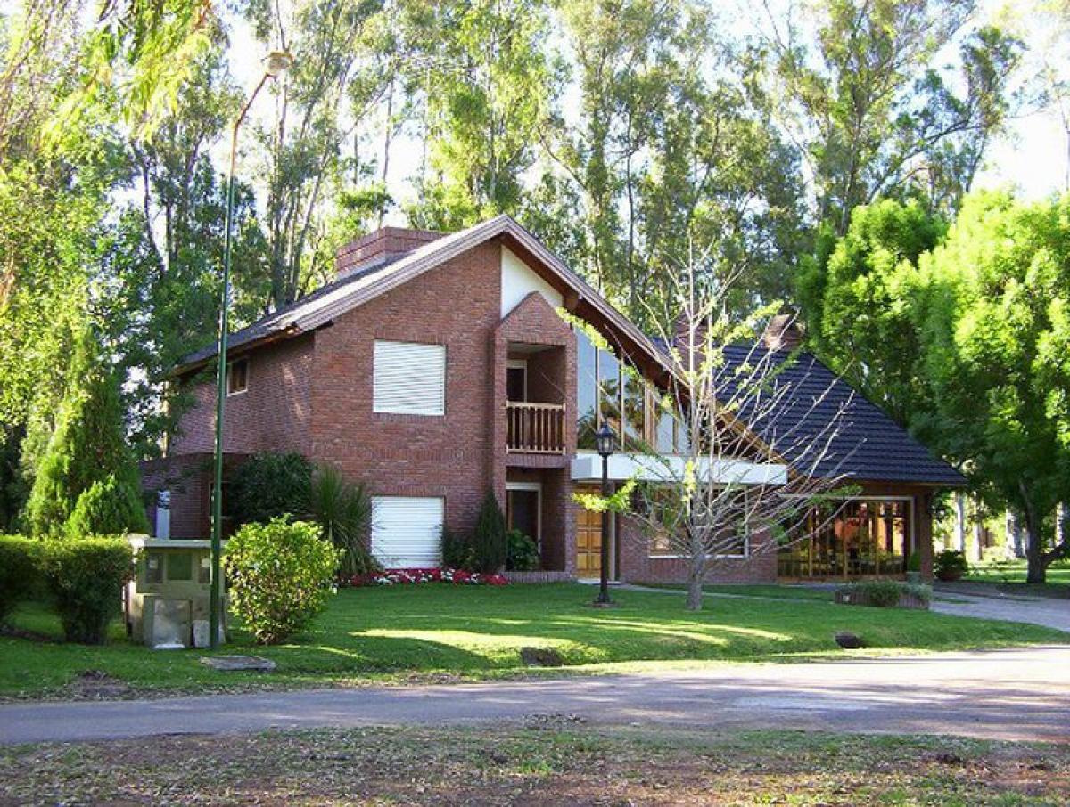 4 bedrooms House in Presidente Peron, Argentina No. 98052