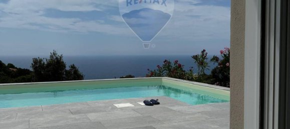 Villa de 5 dormitorios en Trinità d'Agultu e Vignola, Italy No. 220338 2