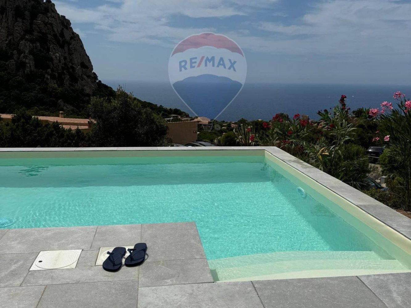 Villa de 5 dormitorios en Trinità d'Agultu e Vignola, Italy No. 220338