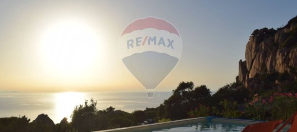 Villa de 5 dormitorios en Trinità d'Agultu e Vignola, Italy No. 220338 3