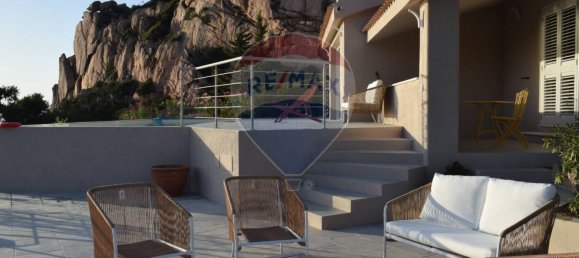 Villa de 5 dormitorios en Trinità d'Agultu e Vignola, Italy No. 220338 4