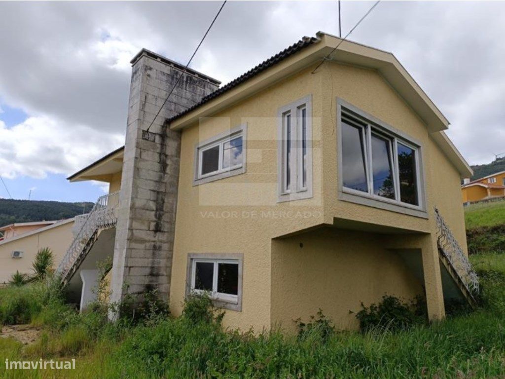 Casa de 3 dormitorios en Tarouca, Portugal No. 236389