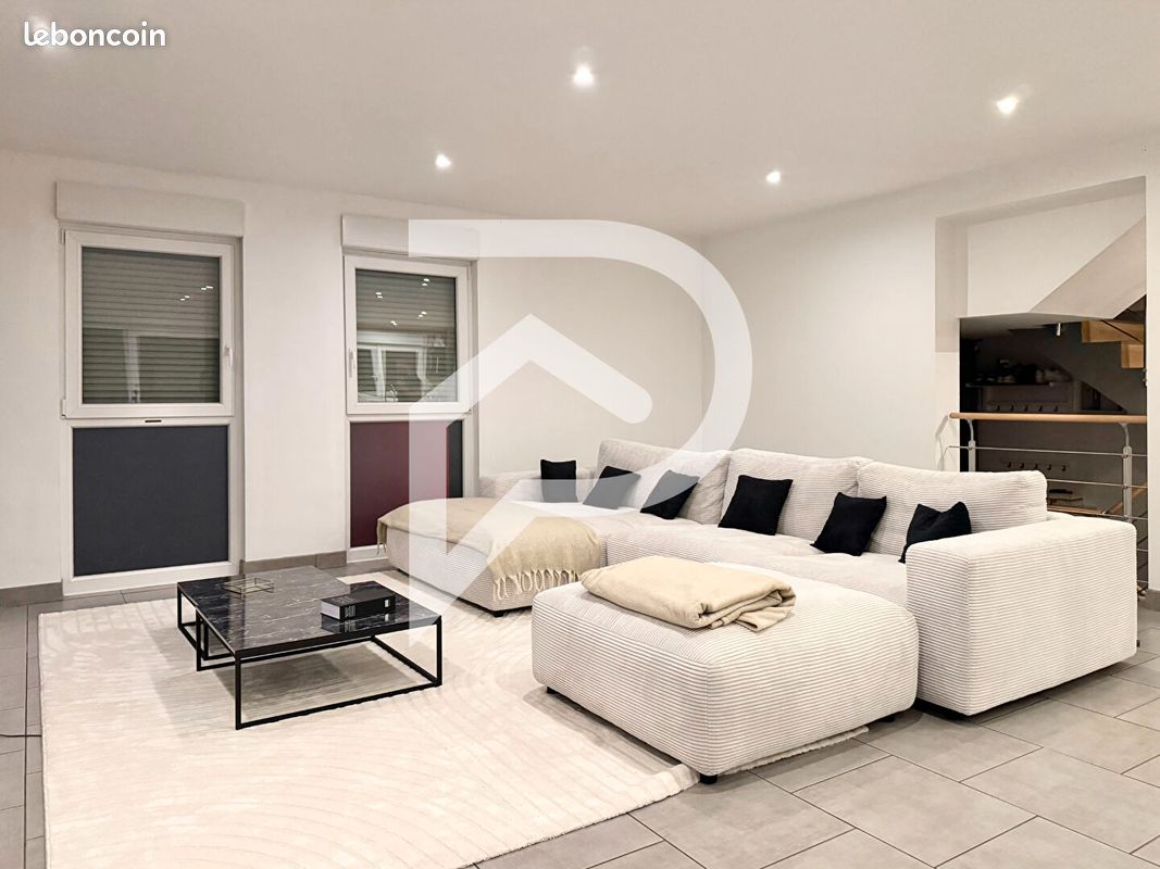 Casa de 3 dormitorios en Oudrenne, France No. 69211