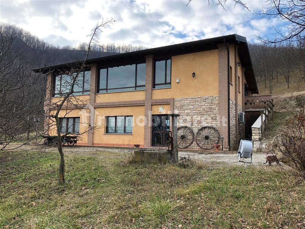 Propiedad comercial de 5 habitaciónes en Cecima, Italy No. 8329