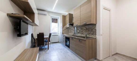 2-salle Appartement à Milan, Italy No. 246450 8