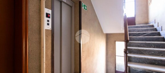 2-salle Appartement à Milan, Italy No. 246450 3