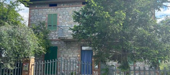 8-Zimmer Haus in Castiglione del Lago, Italy, Nr. 125036 3