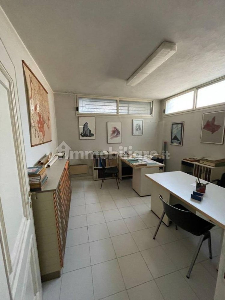 Entrepôt à Cagliari, Italy 90m² No. 59863