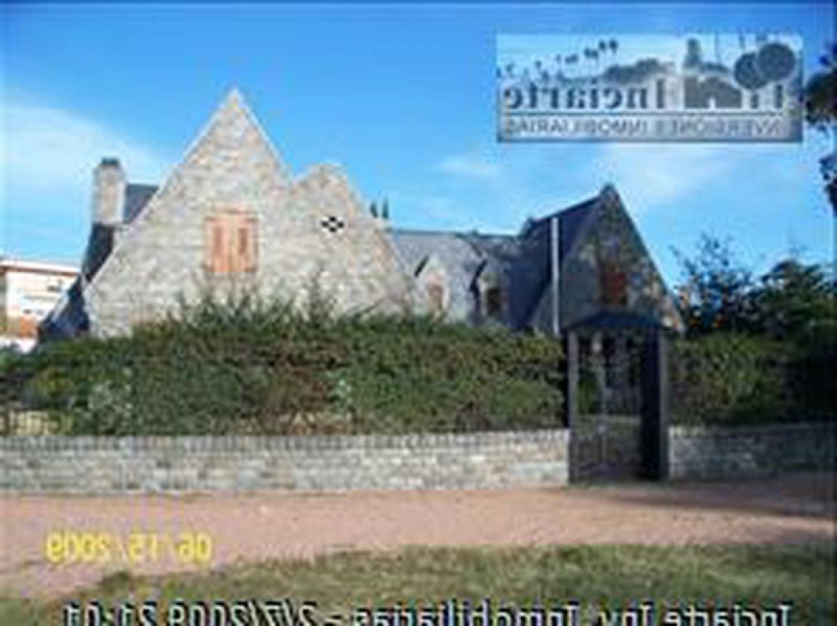 4 bedrooms House in Montevideo, Uruguay No. 12016