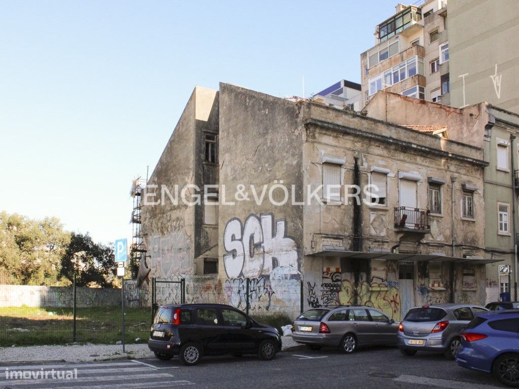 9 bedrooms Building in Lisbon, Portugal No. 129056