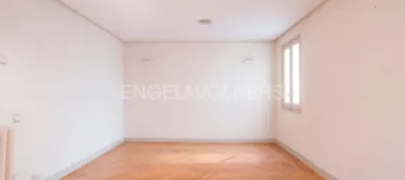Apartamento de 5 dormitorios en Madrid, Spain No. 176758 4