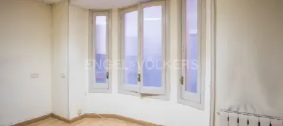 Apartamento de 5 dormitorios en Madrid, Spain No. 176758 12