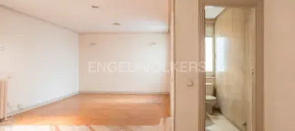 Apartamento de 5 dormitorios en Madrid, Spain No. 176758 3