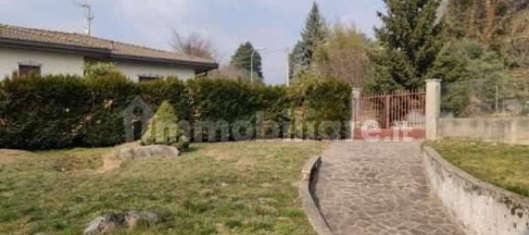 2 bedrooms Villa in Proserpio, Italy No. 3937 3