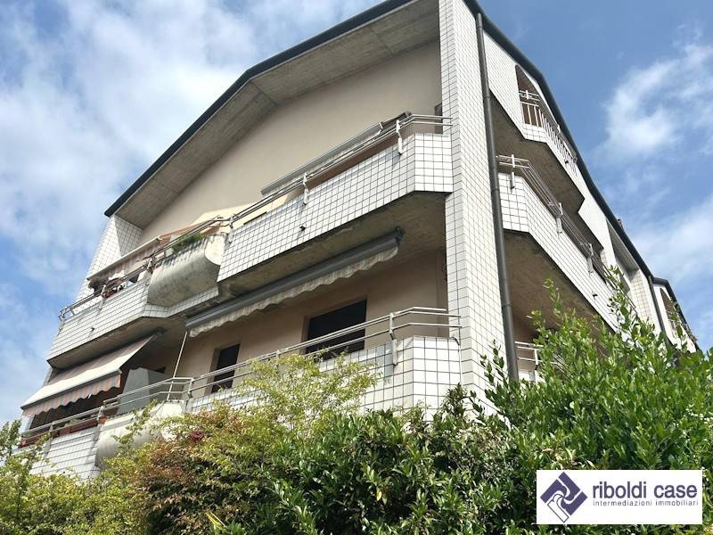 Apartamento T3 em Muggiò, Italy N.º 295732