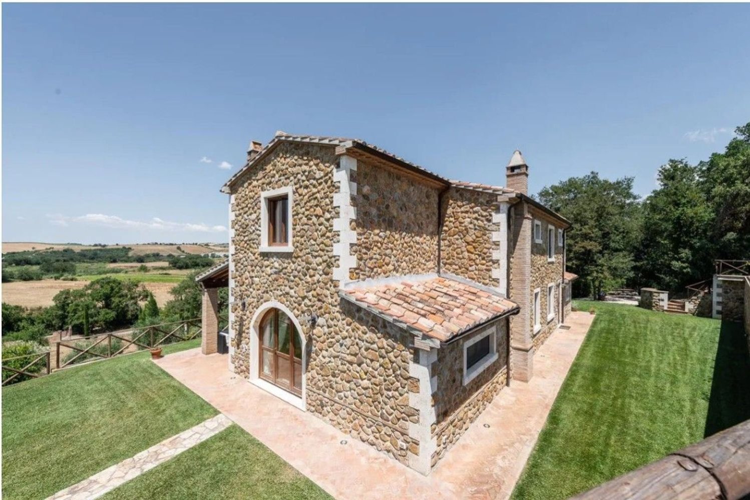 10 rooms House in Manciano, Italy No. 77512