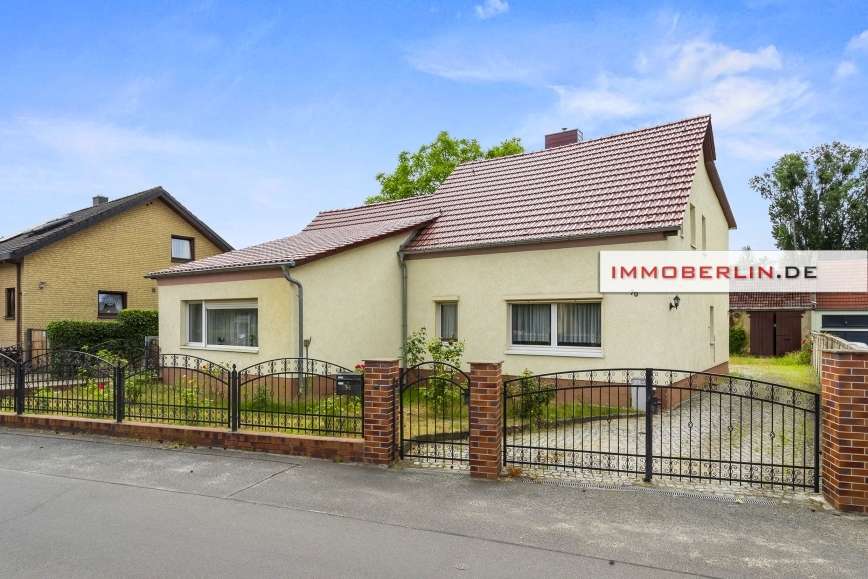 6 rooms House in Potsdam, Germany No. 241011