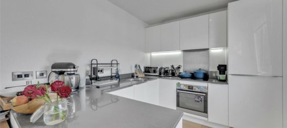 2 bedrooms Office in London, United Kingdom No. 7842 4