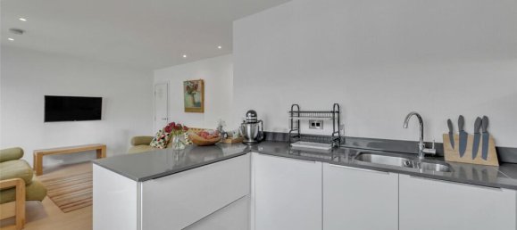 2 bedrooms Office in London, United Kingdom No. 7842 5