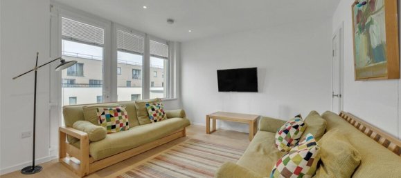 2 bedrooms Office in London, United Kingdom No. 7842 2