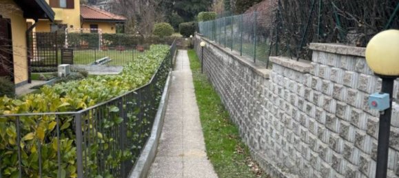 3 bedrooms Villa in Varese, Italy No. 59785 4