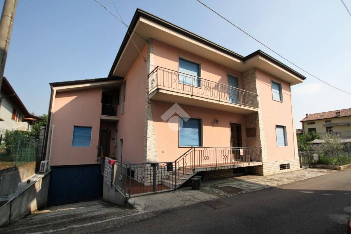 4 bedrooms Villa in Rezzato, Italy No. 374098