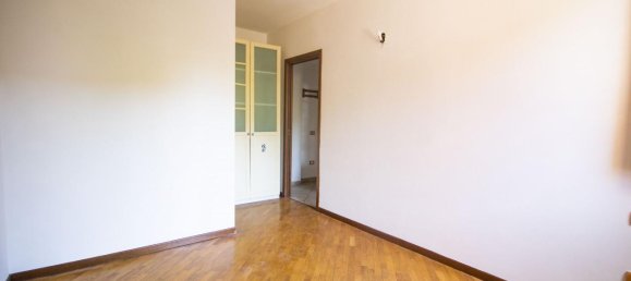 4 rooms Apartment in Prato, Italy No. 129294 6